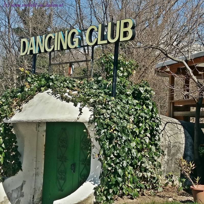 Dancing Club