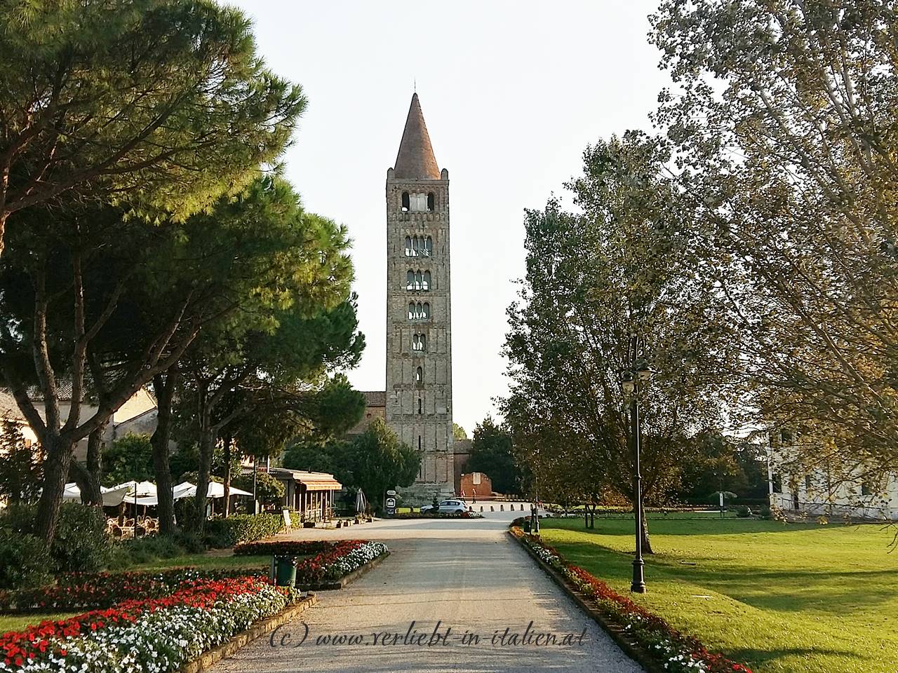 Weg-zum-Campanile-di-Pomposa