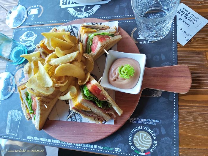 Club Sandwich King Pub4