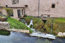 Wasserdorf Rasiglia mit Bächen und Steinhäusern