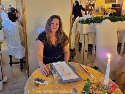 Elena speist im Thermenhotel