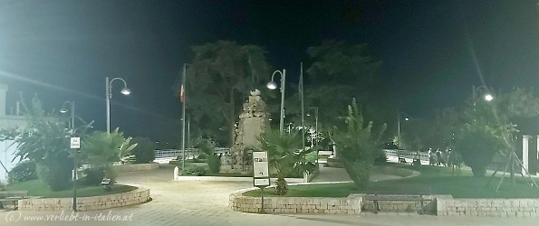 Piazza Giuseppe Garibaldi Cisternino bei Nacht