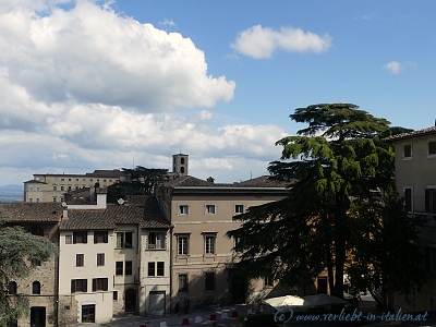 Blick von der Kirche San Fortunato hinunter