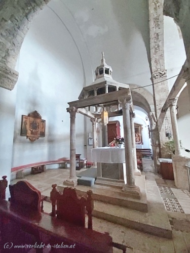 Chiesa della Collegiata Baldachin