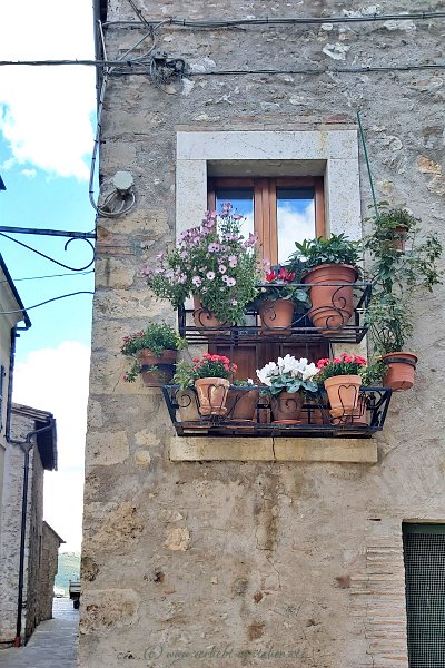 Lugnano in Teverina Blumenbalkon