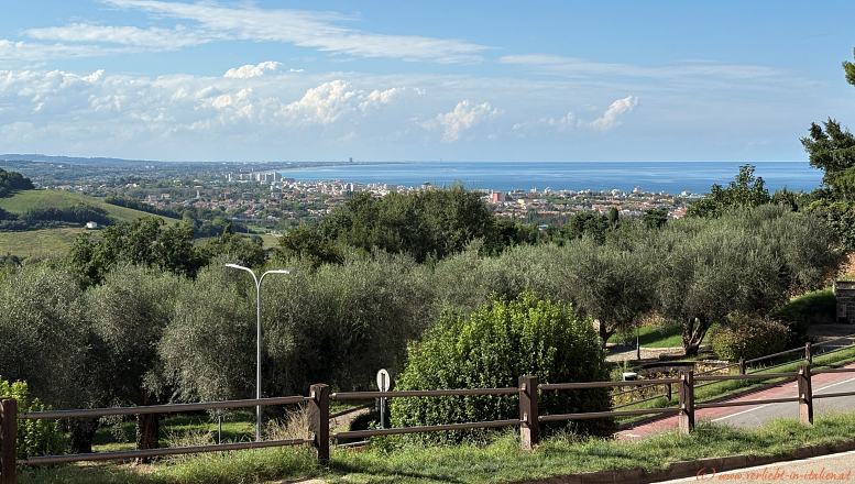 Blick von Gradara an die Adria