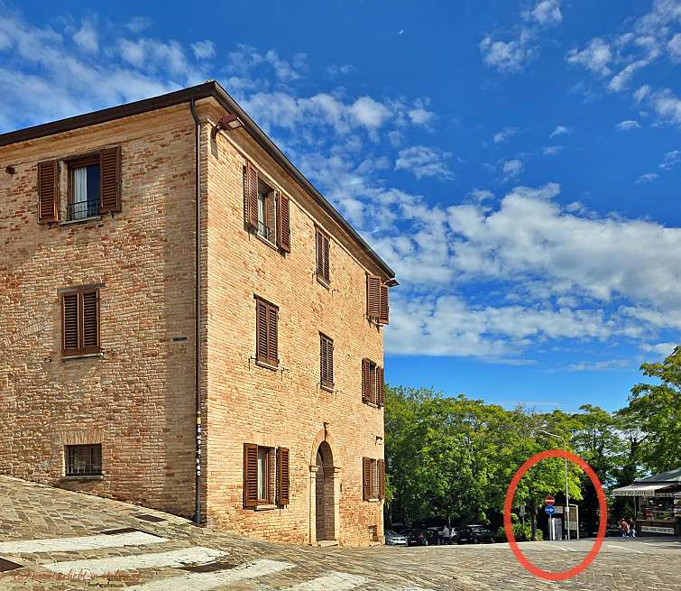 parken in Gradara mit Automat