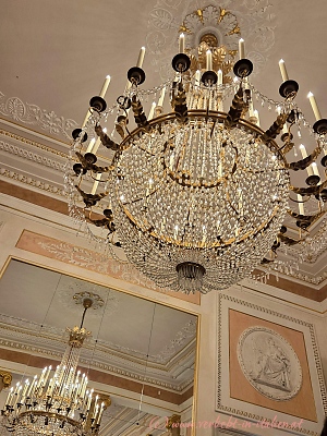 Kronleuchter in der Halle vom Fenice