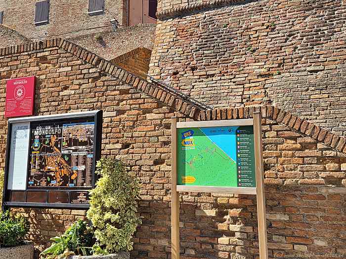 Anzeigetafeln Mondolfo