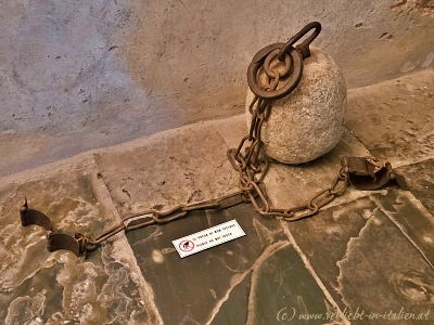 Eisenfesseln Burg Gorizia