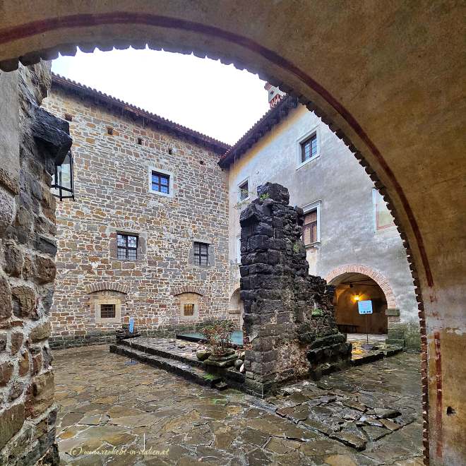 Innenhof Burg Gorizia