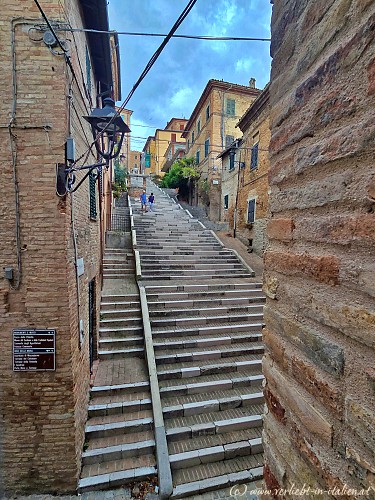 Scalinata del Pozzo in Corinaldo