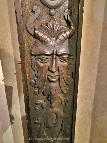 Schnitzerei Burg Gorizia