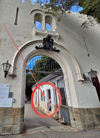 Info beim Portal Miramare