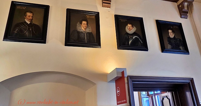 Ahnengalerie Miramare Halle