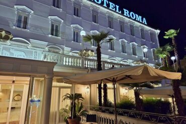 Hotel Terme Roma bei Nacht