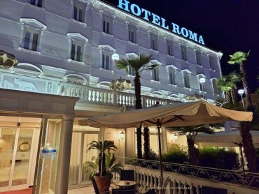 Hotel Terme Roma bei Nacht