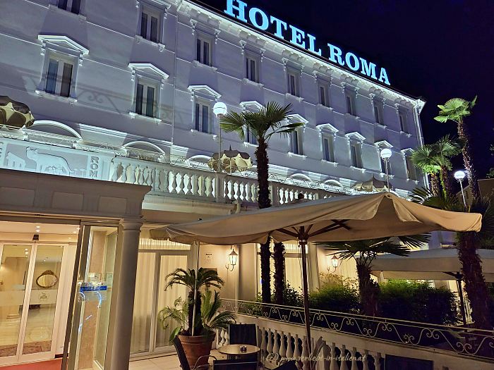 Hotel Terme Roma bei Nacht