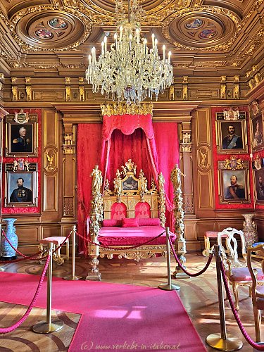 Paradebett im Herrschersaal Miramare