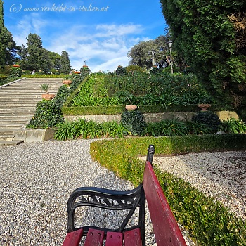 Pause in Park von Miramare