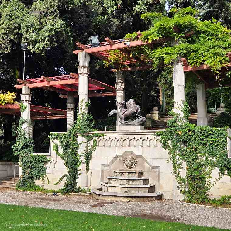 Reitende Amazone in Miramare