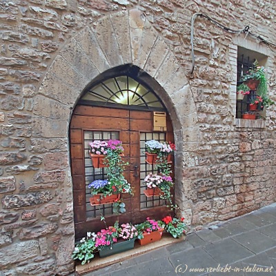 Blumendeko in Assisi