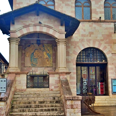 Info Assisi außen