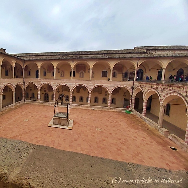 Kreuzgang Assisi