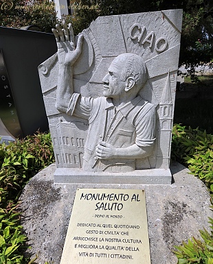 Monumento al Saluto