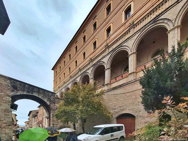 Torbogen beim Convento Franciscanum Assisi