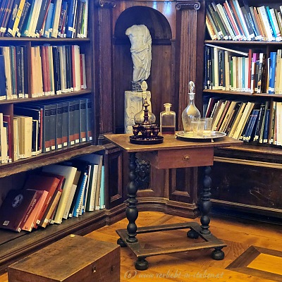 Getränke in der Bibliothek