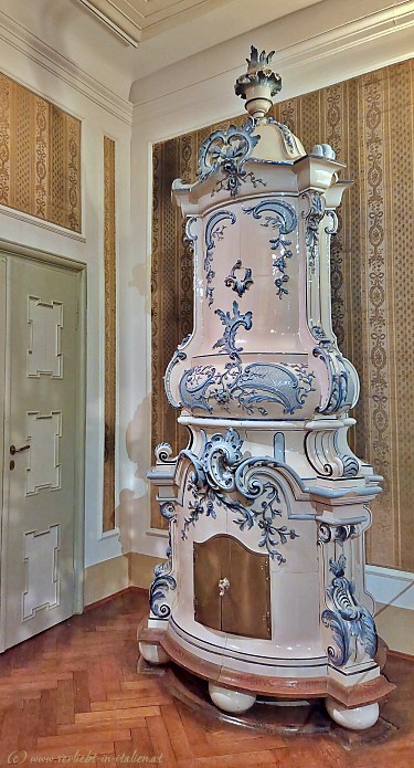 Majolikaofen im Bischofszimmer